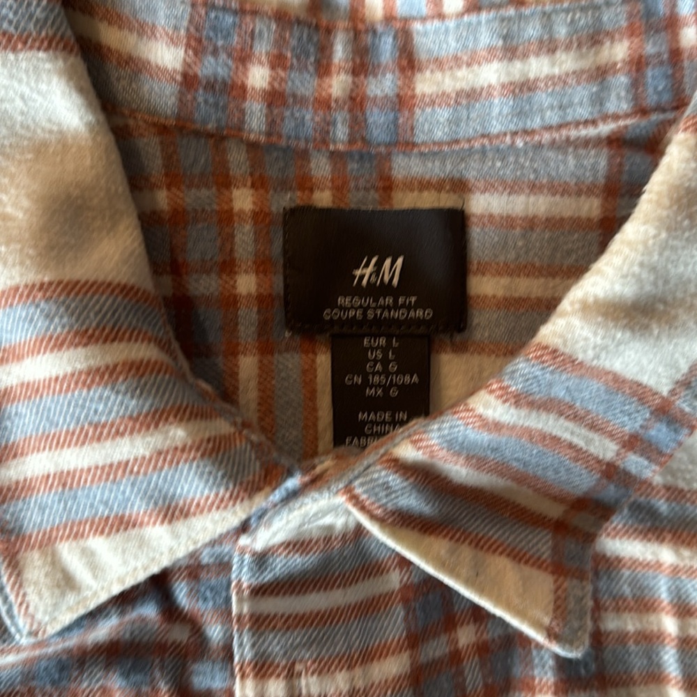 H&M lightweight flannel - Picture 2 of 3